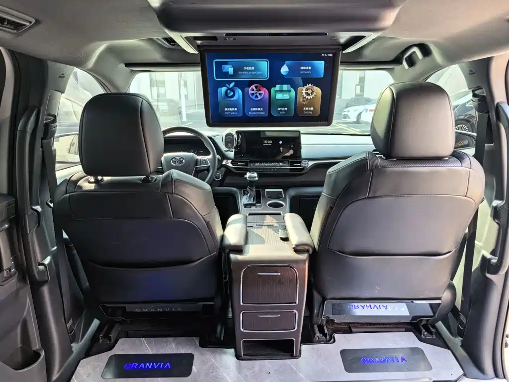 Toyota Granvia — миниатюра 12