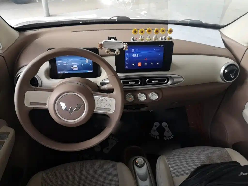 Wuling MINIEV — миниатюра 10