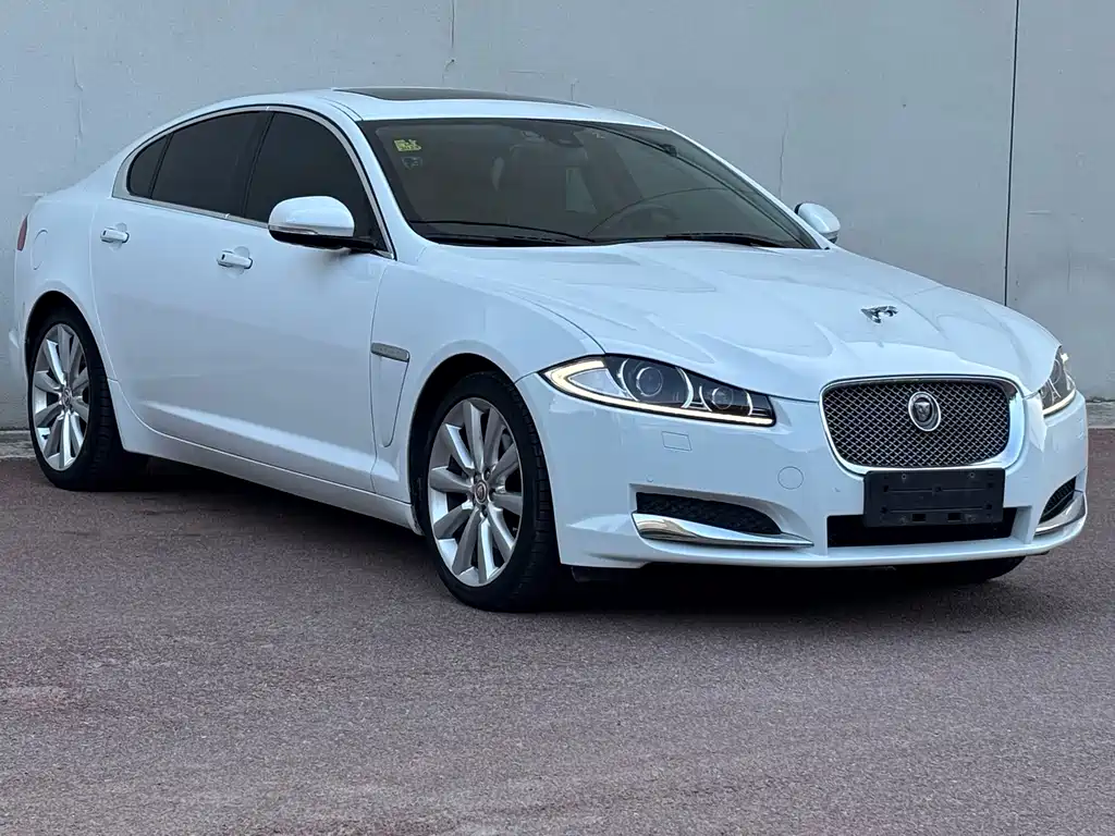 Jaguar XF XF 2.0T 80th Anniversary Collection Luxury Edition, фото 3