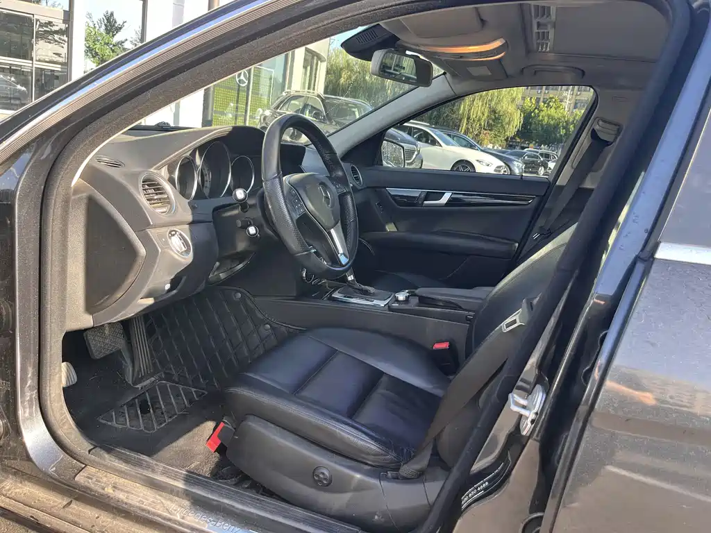 Mercedes-Benz C-Class — миниатюра 5