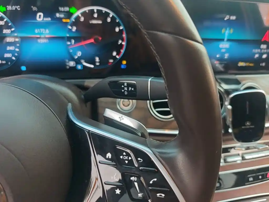 Mercedes-Benz E-Class — миниатюра 14