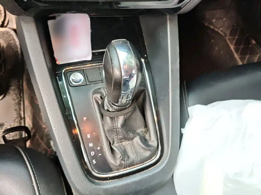Volkswagen Sagitar 2018 1.6L AT Comfort