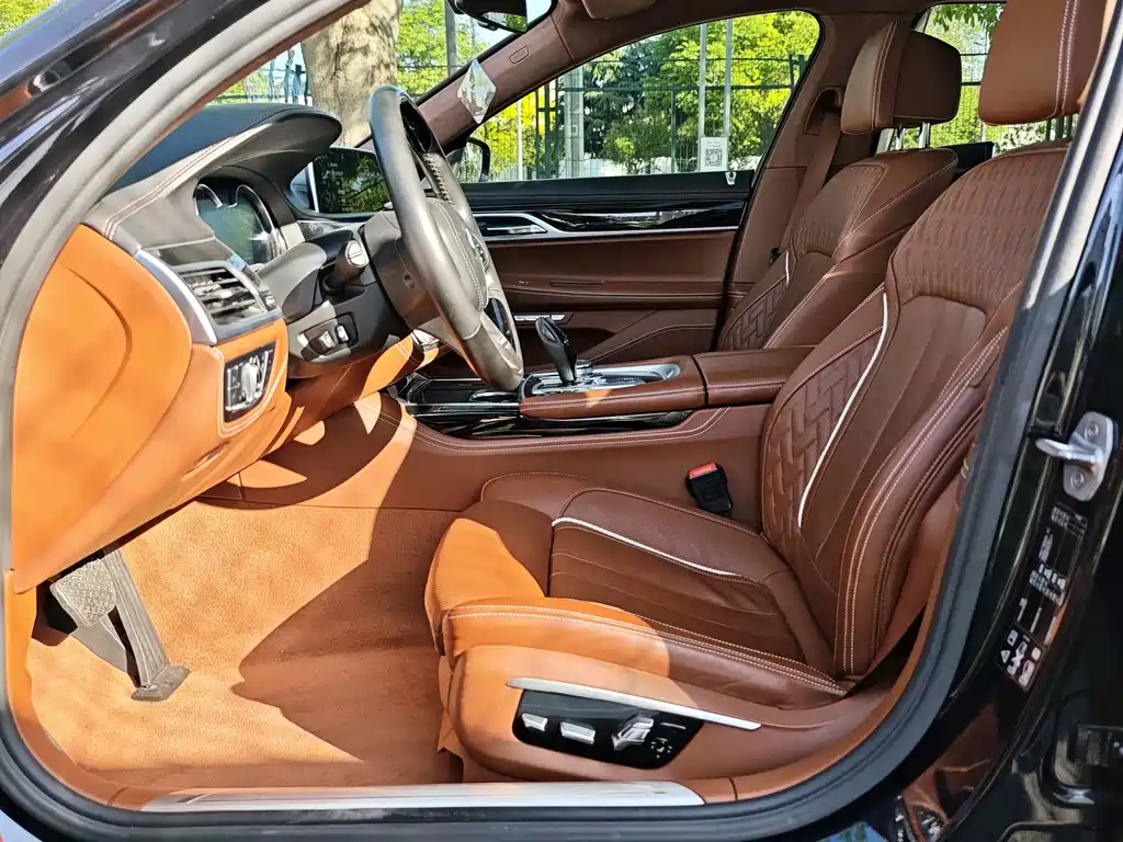 BMW 7 Series 7 2017 750Li xDrive мест