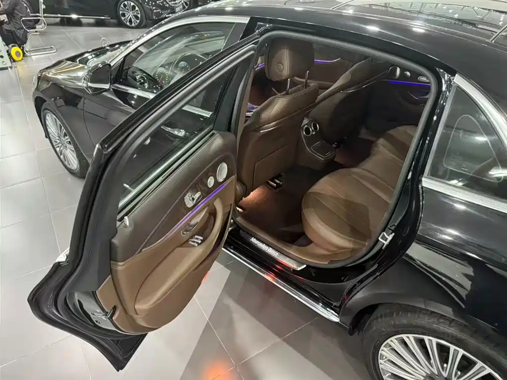 Mercedes-Benz E-Class — миниатюра 15