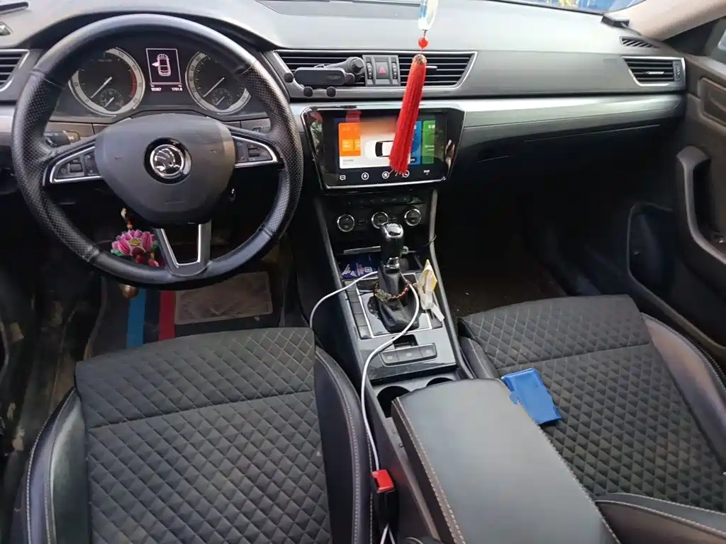 Skoda Superb — миниатюра 10
