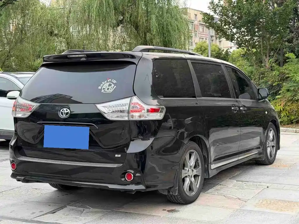 Toyota Sienna — миниатюра 5