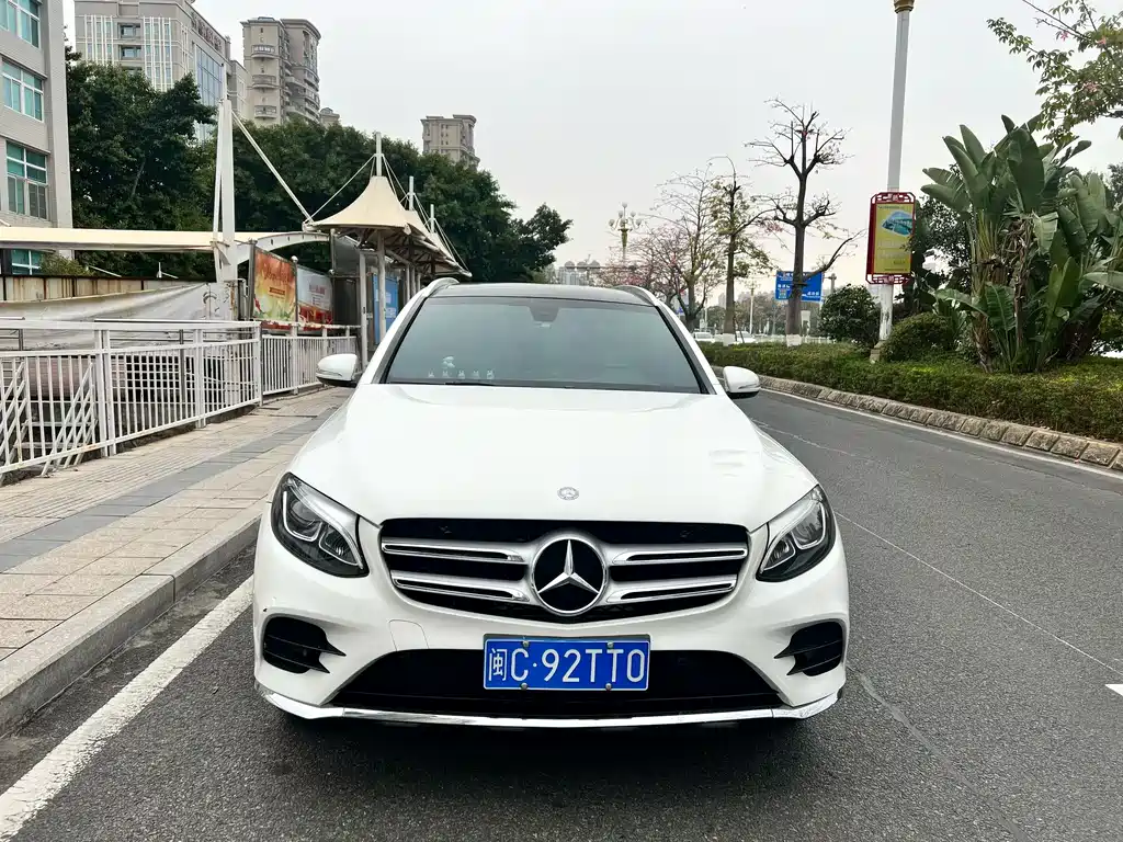MERCEDES-BENZ GLC