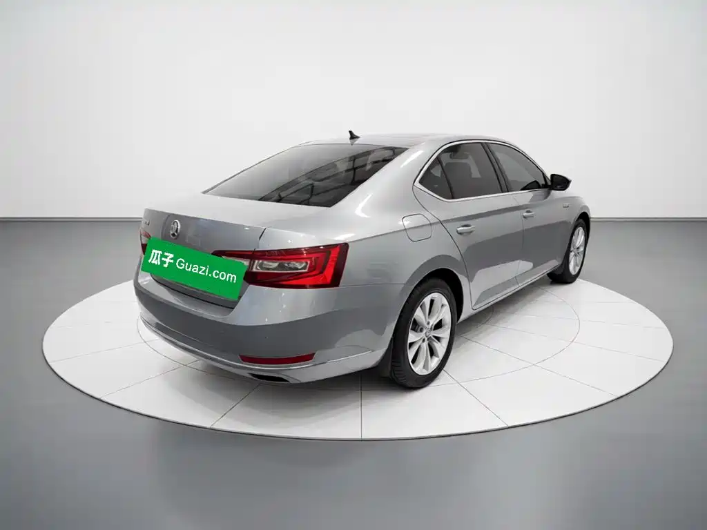Skoda Superb — миниатюра 6