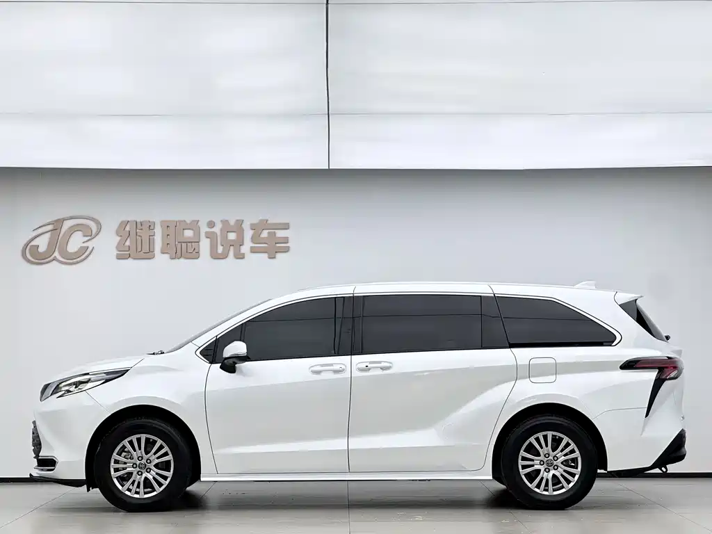 Toyota Sienna — миниатюра 4
