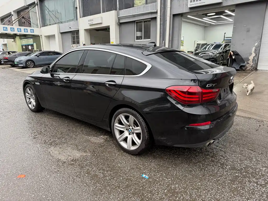 BMW 5 Series GT — миниатюра 8