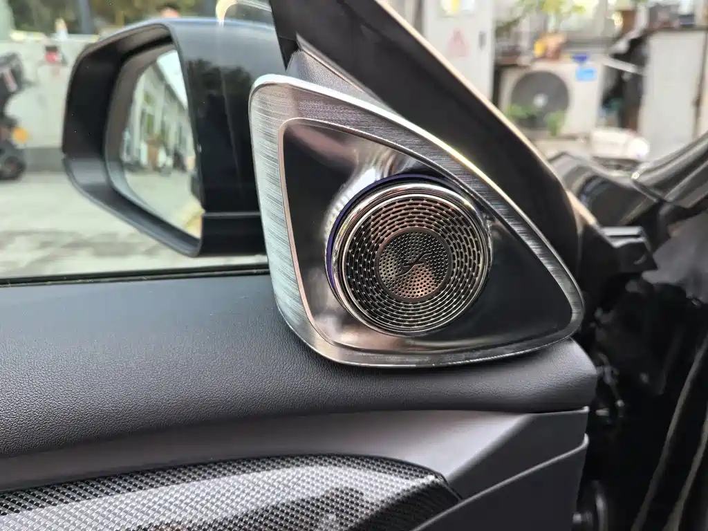 Tesla Model 3 — миниатюра 6