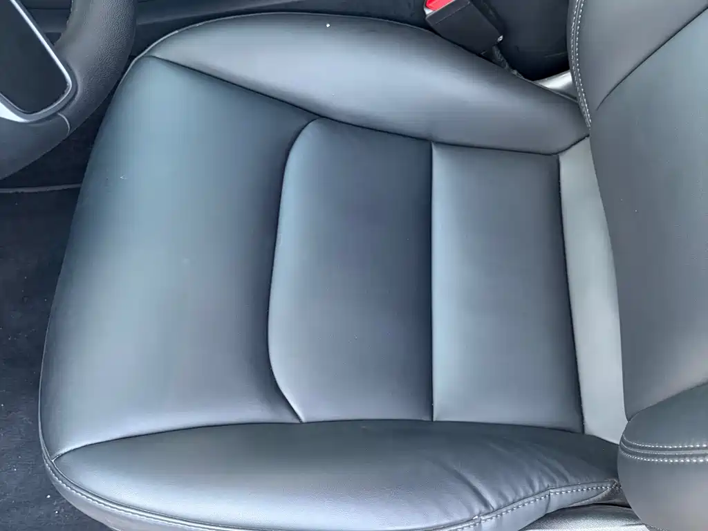 Tesla Model Y — миниатюра 11