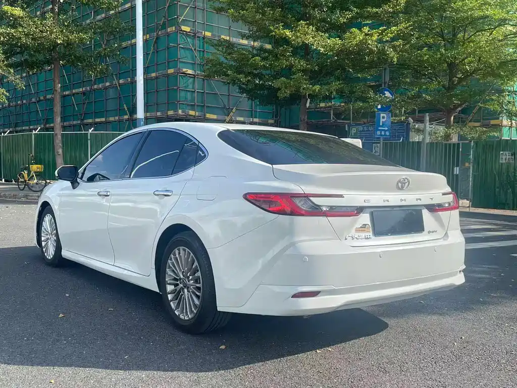 Toyota Camry — миниатюра 3