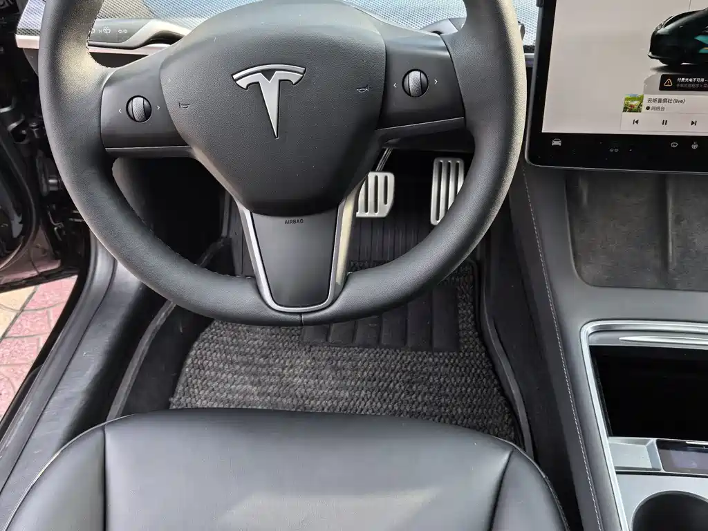Tesla Model 3 — миниатюра 3