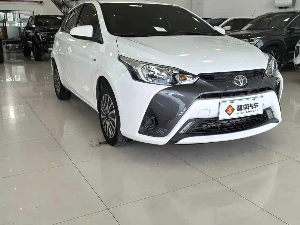 Toyota Yaris L — миниатюра 2