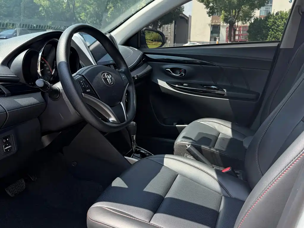 Toyota Yaris L — миниатюра 9