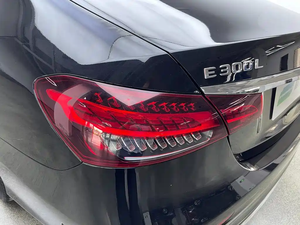 Mercedes-Benz E-Class — миниатюра 31