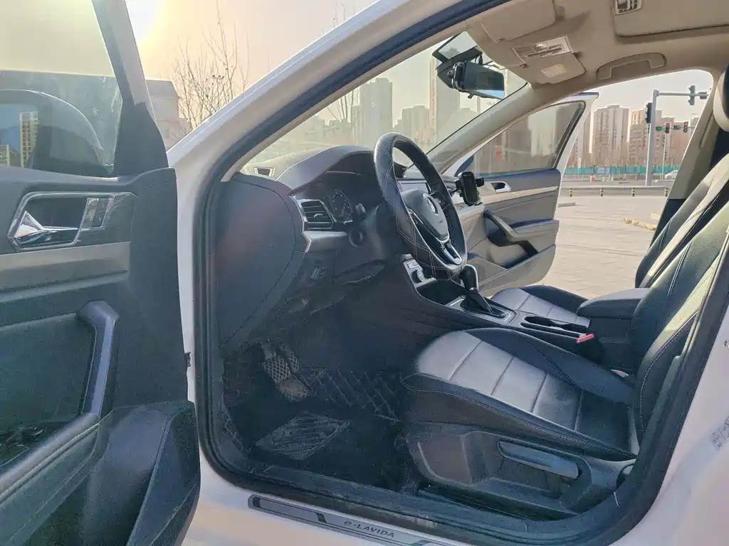 VOLKSWAGEN LAVIDA PURE ELECTRIC