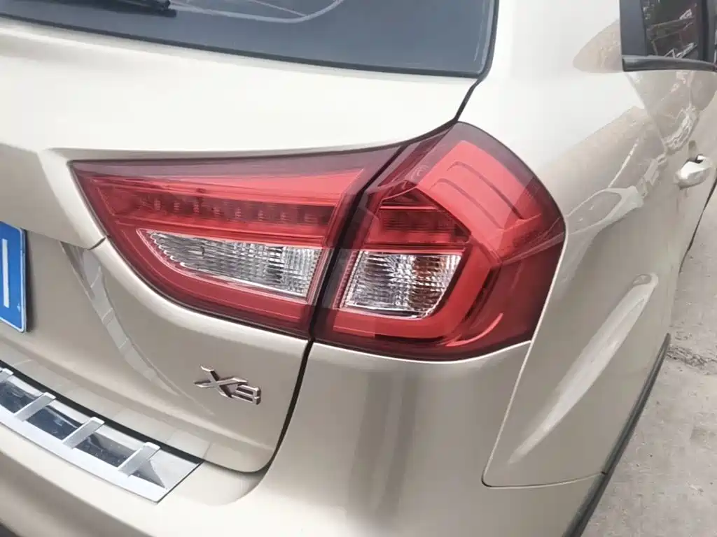 Geely Vision X3 — миниатюра 8