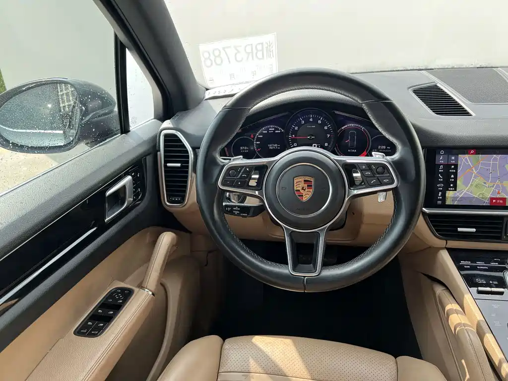 Porsche Cayenne — миниатюра 6