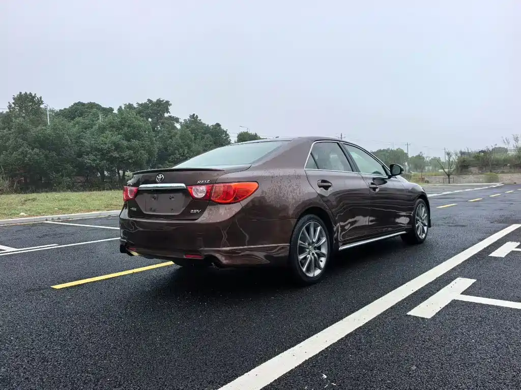 Toyota Reiz — миниатюра 9