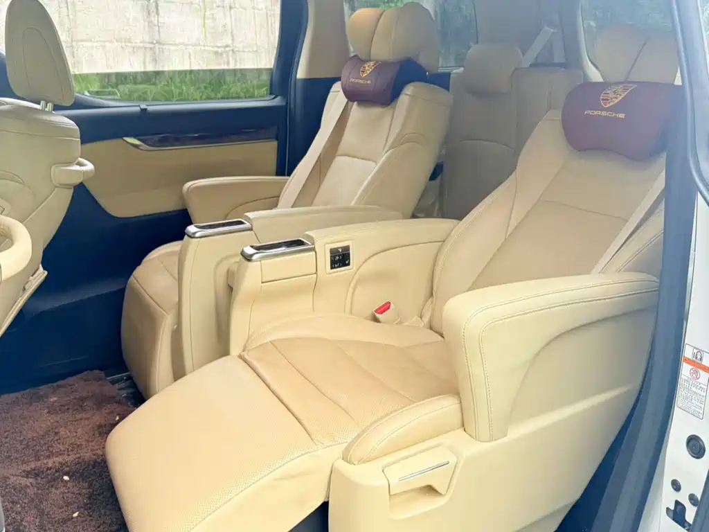 Toyota Alphard — миниатюра 14