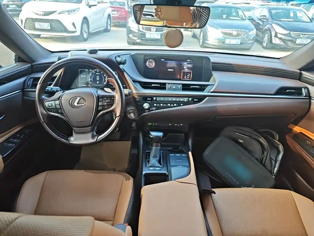 Lexus ES — миниатюра 10
