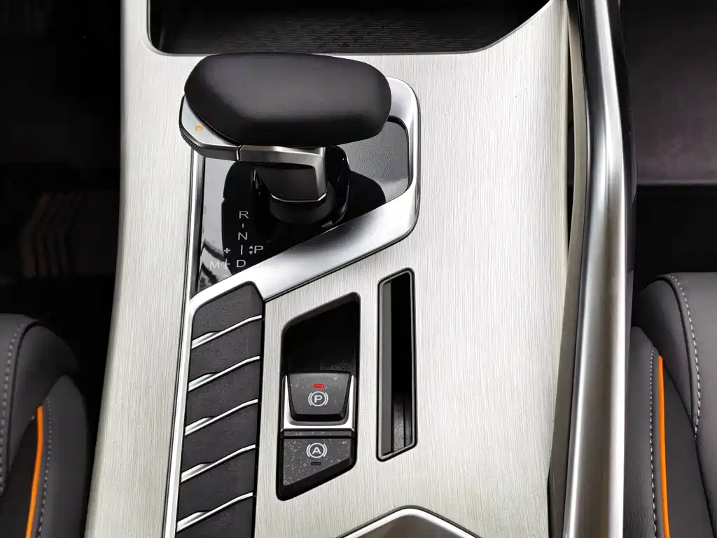 Geely Binyue — миниатюра 14