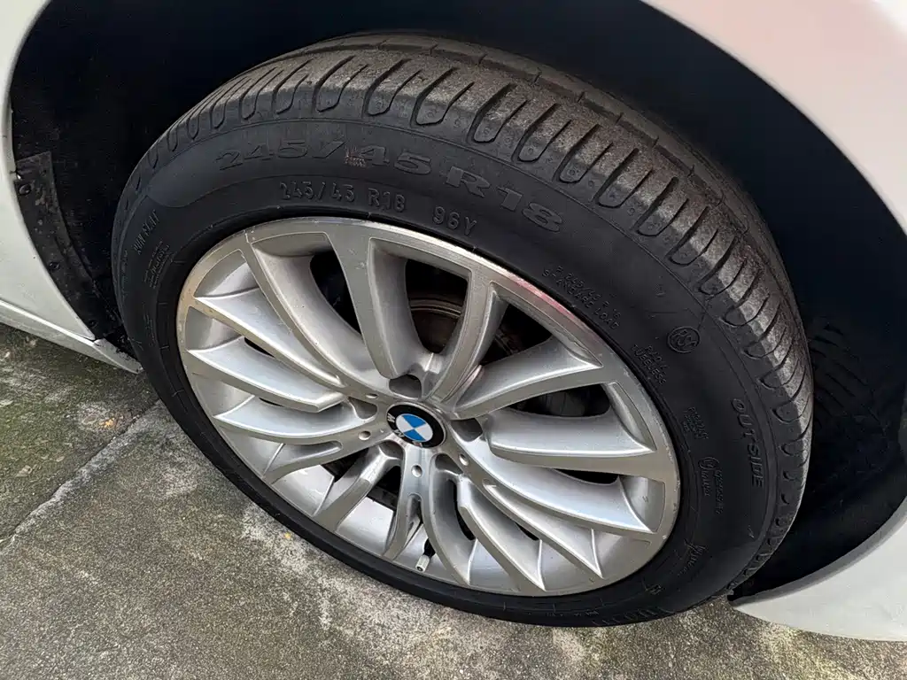 BMW 5 Series — миниатюра 4