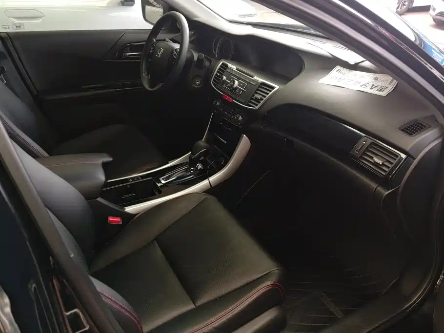 Honda Accord — миниатюра 8