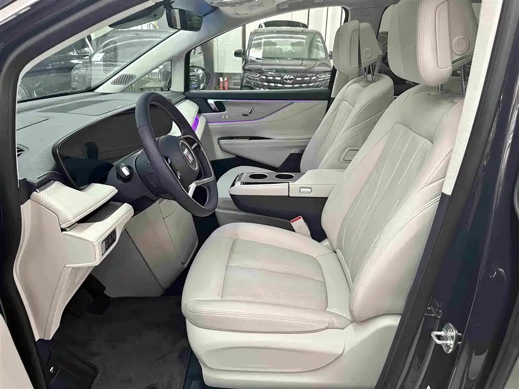 Buick GL8 Hybrid — миниатюра 11