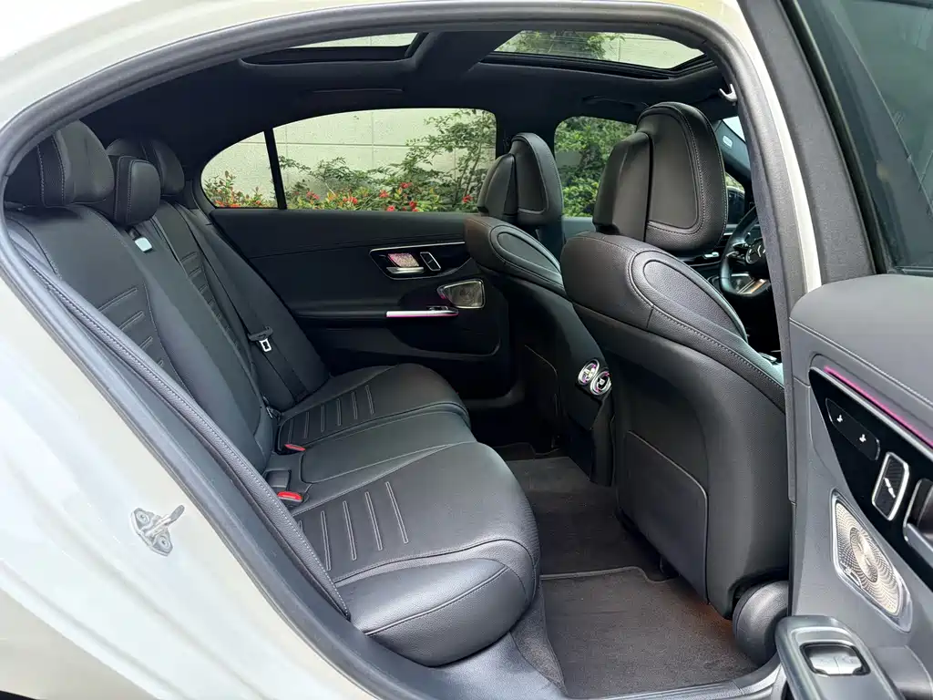 Mercedes-Benz C-Class — миниатюра 16