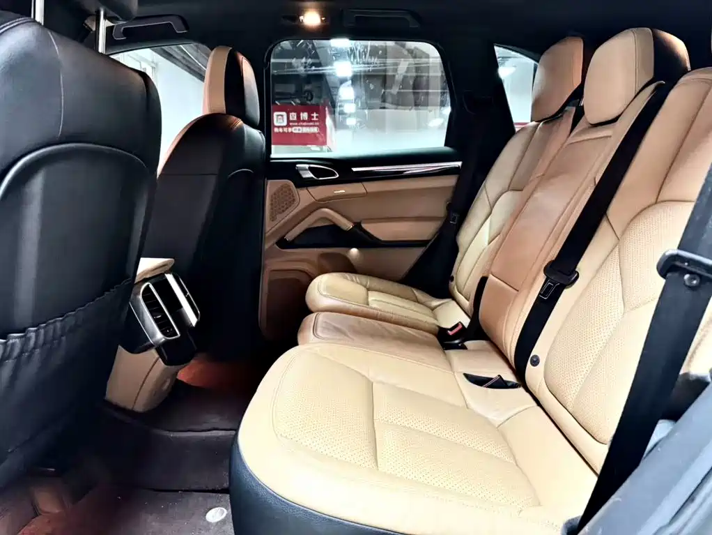 Porsche Cayenne — миниатюра 8