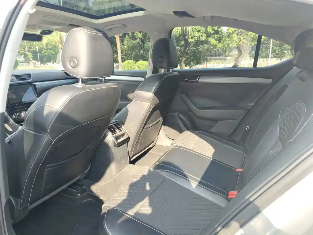 Skoda Superb — миниатюра 10