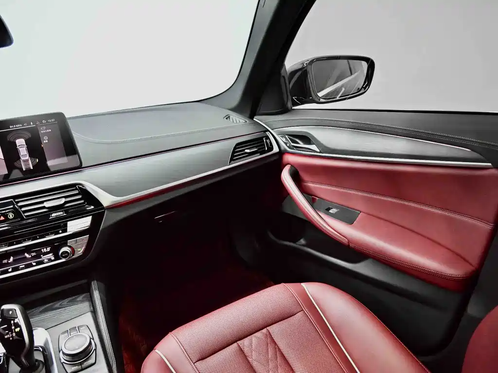 BMW 5 Series — миниатюра 17
