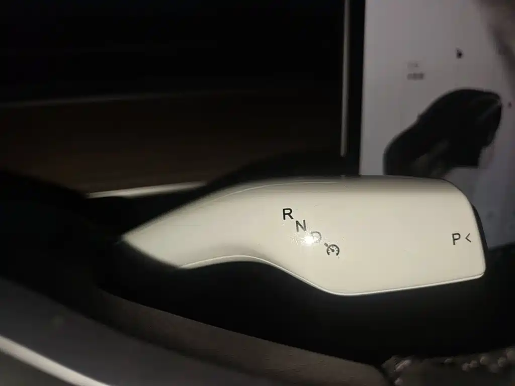 Tesla Model Y — миниатюра 14