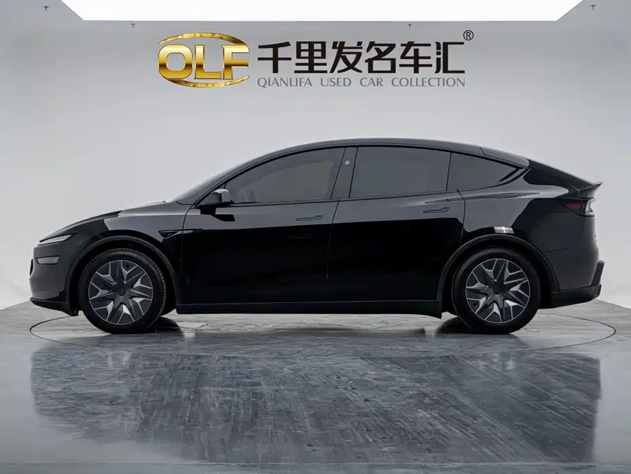 Tesla Model Y L — миниатюра 7