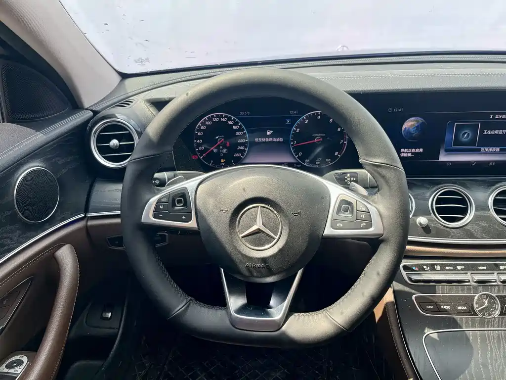 Mercedes-Benz E-Class — миниатюра 8