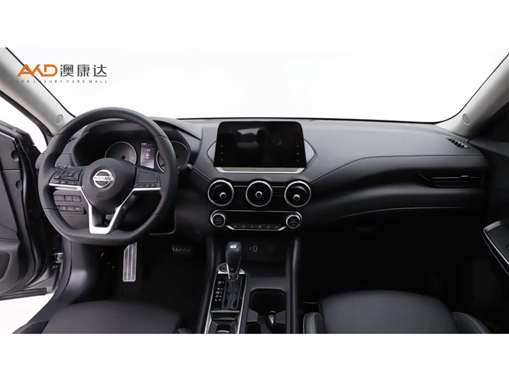 Nissan Sylphy 1.6 л 2021 г. Серебристо-серый, пробег 32000 км