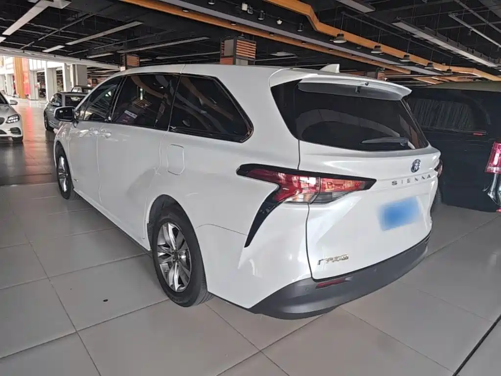Toyota Sienna — миниатюра 5