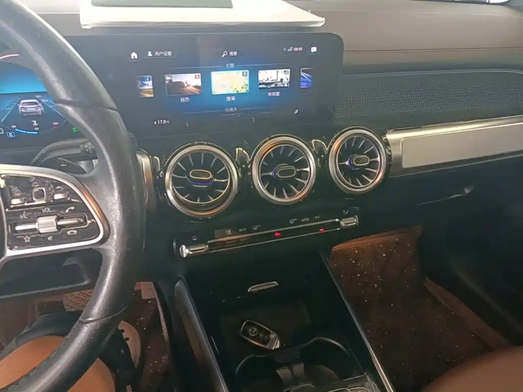 Mercedes-Benz GLB — миниатюра 13
