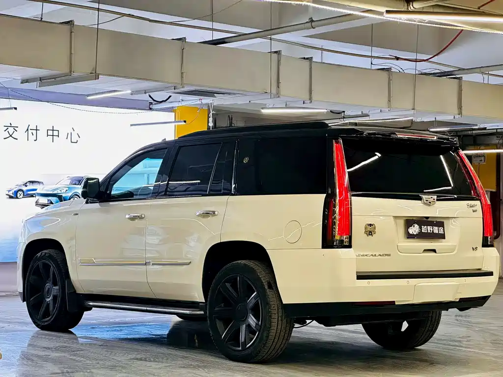 Cadillac Escalade 2016 6.2L AT