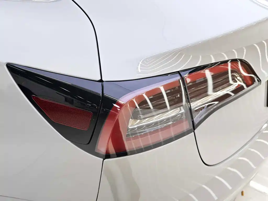 Tesla Model 3 — миниатюра 9