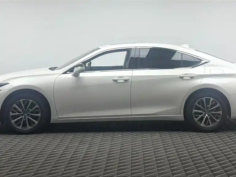 Lexus ES — миниатюра 4