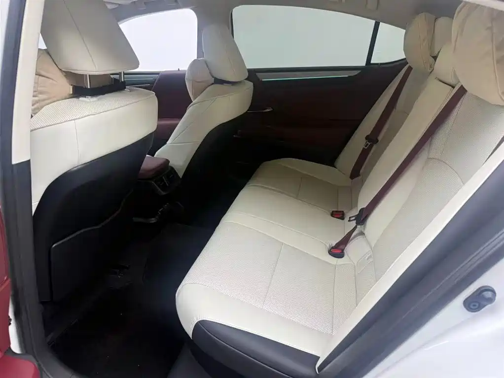 Lexus ES — миниатюра 10