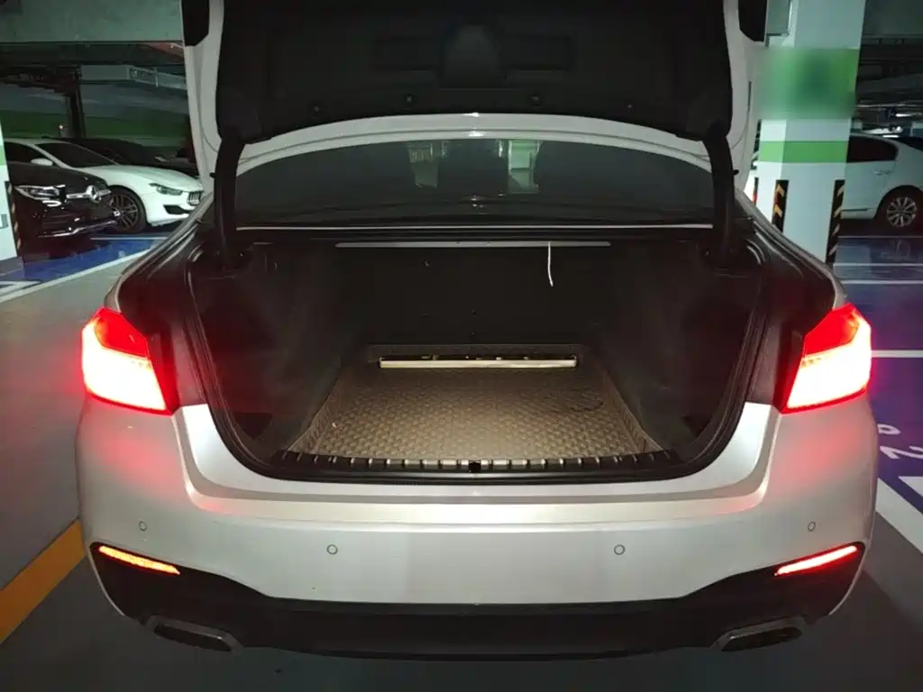 BMW 5 Series — миниатюра 19