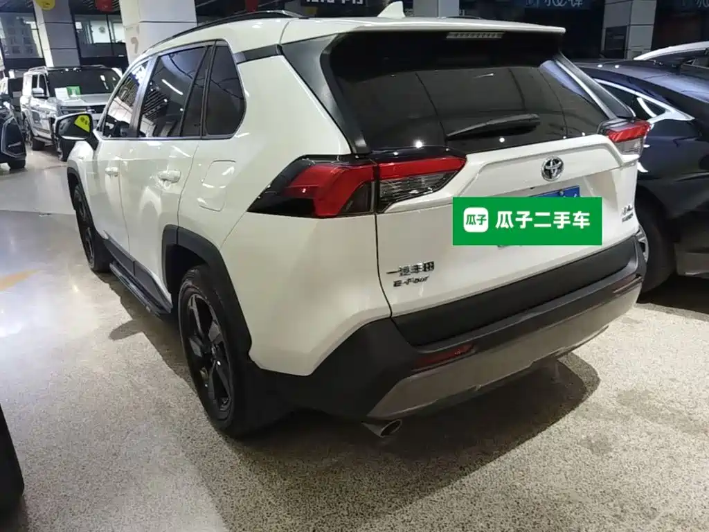 Toyota RAV4 — миниатюра 5