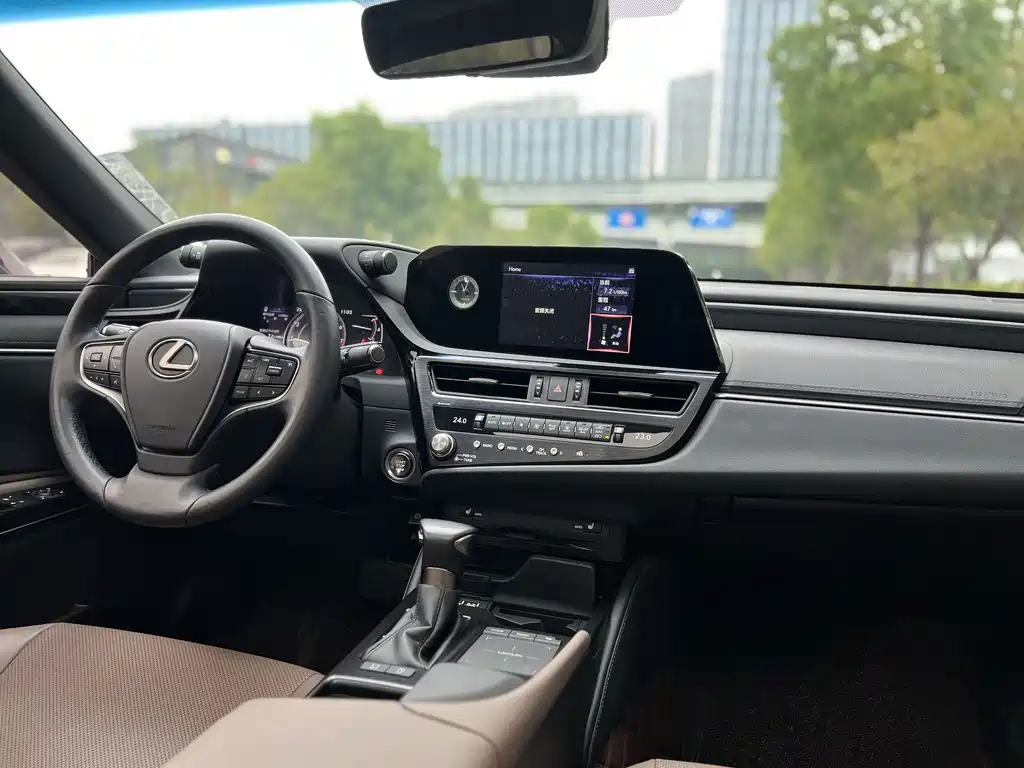 Lexus ES — миниатюра 10