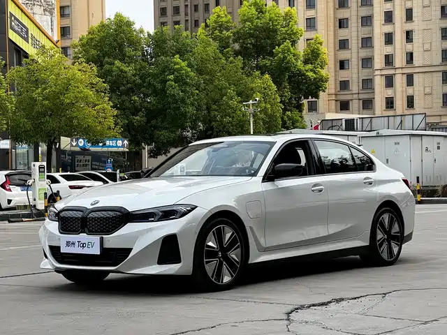 BMW i — фото 1