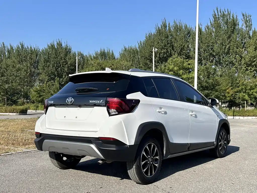 Toyota Yaris L 2022 — фото 4